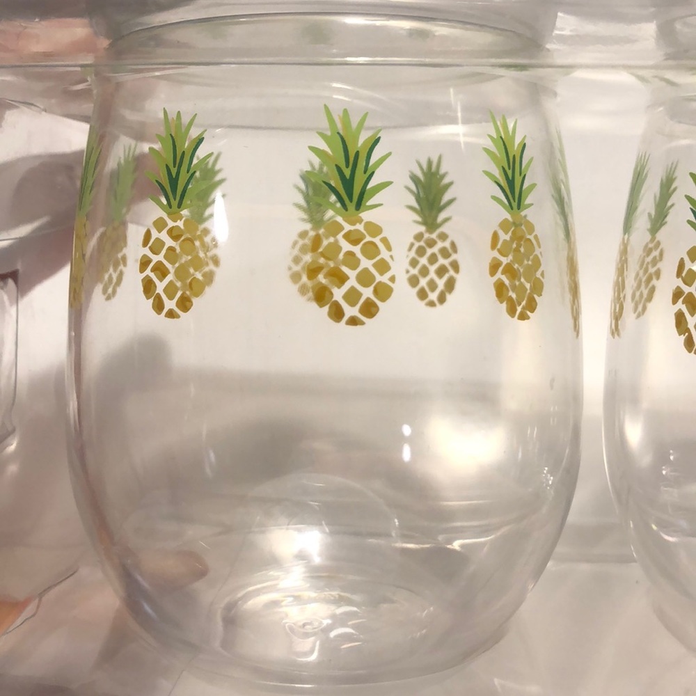 NWT Set of 4 Stemless Pineapple Wine Cups